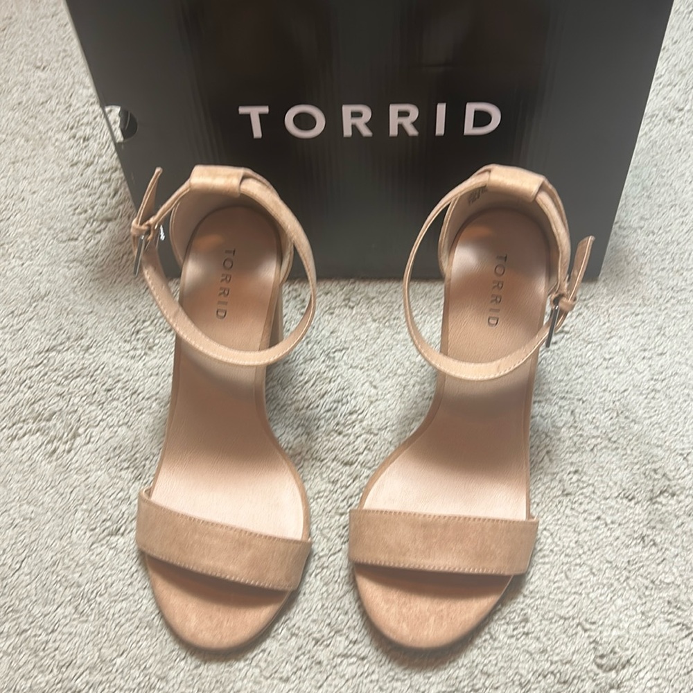 Torrid NWT Tan Suede Heels 9.5W